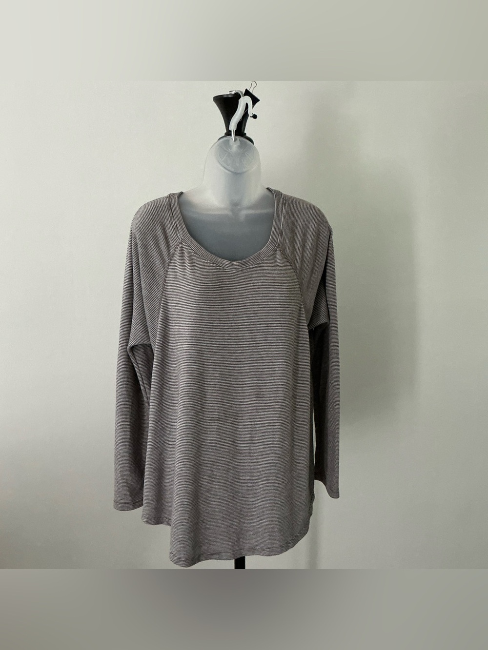 Calvin Klein Performance Women’s Striped Raglan Activewear Top – Small